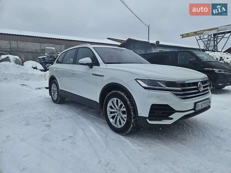 Позашляховик / Кросовер Volkswagen Touareg 2019 в Полтаві