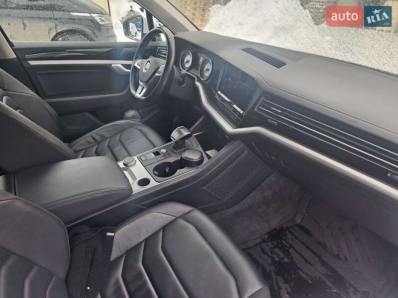 Позашляховик / Кросовер Volkswagen Touareg 2019 в Полтаві