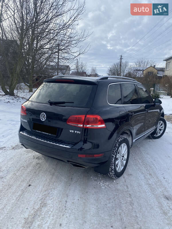 Внедорожник / Кроссовер Volkswagen Touareg 2012 в Белой Церкви