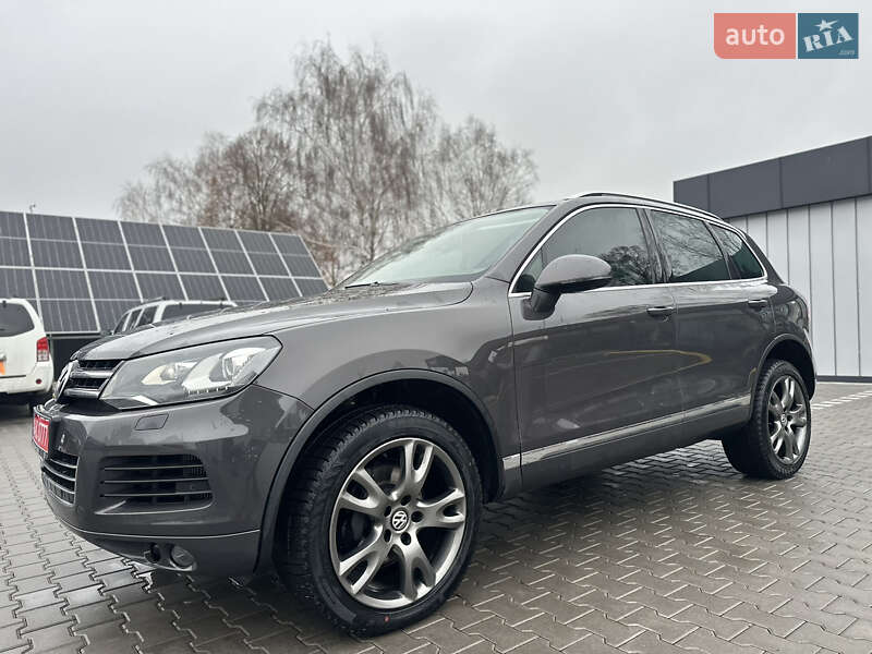 Внедорожник / Кроссовер Volkswagen Touareg 2011 в Владимире