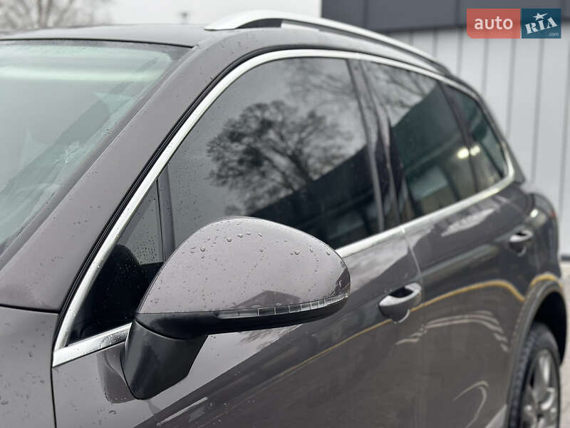 Внедорожник / Кроссовер Volkswagen Touareg 2011 в Владимире