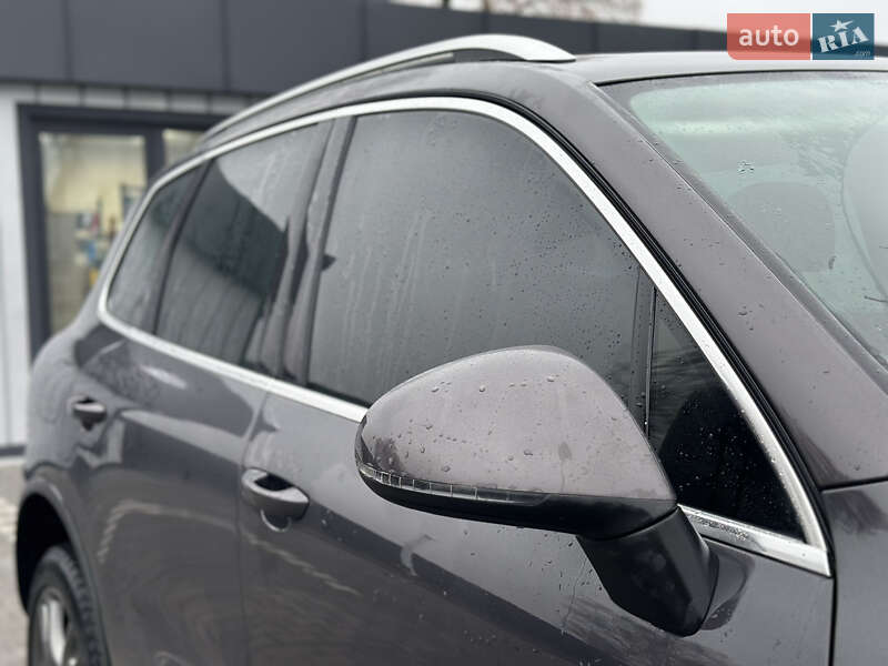 Внедорожник / Кроссовер Volkswagen Touareg 2011 в Владимире