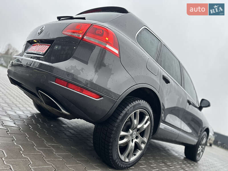 Внедорожник / Кроссовер Volkswagen Touareg 2011 в Владимире