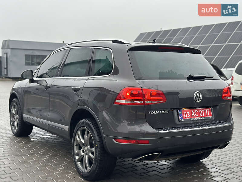 Внедорожник / Кроссовер Volkswagen Touareg 2011 в Владимире