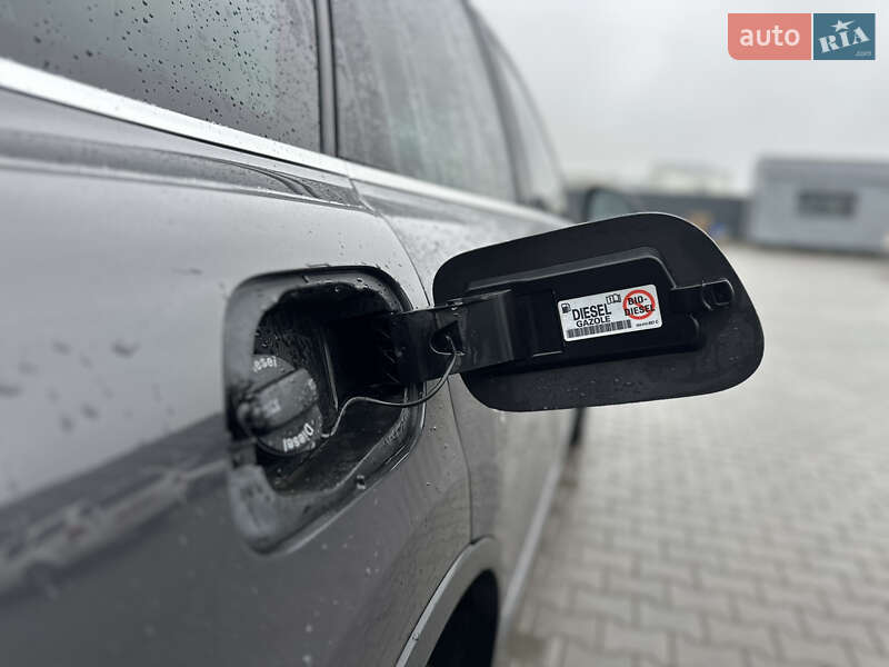 Внедорожник / Кроссовер Volkswagen Touareg 2011 в Владимире