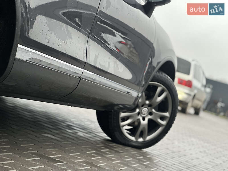 Внедорожник / Кроссовер Volkswagen Touareg 2011 в Владимире