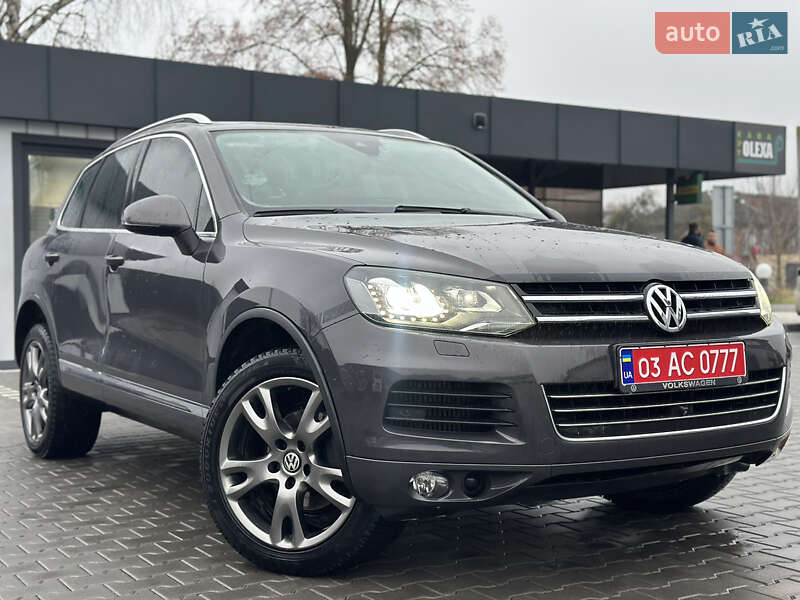 Внедорожник / Кроссовер Volkswagen Touareg 2011 в Владимире
