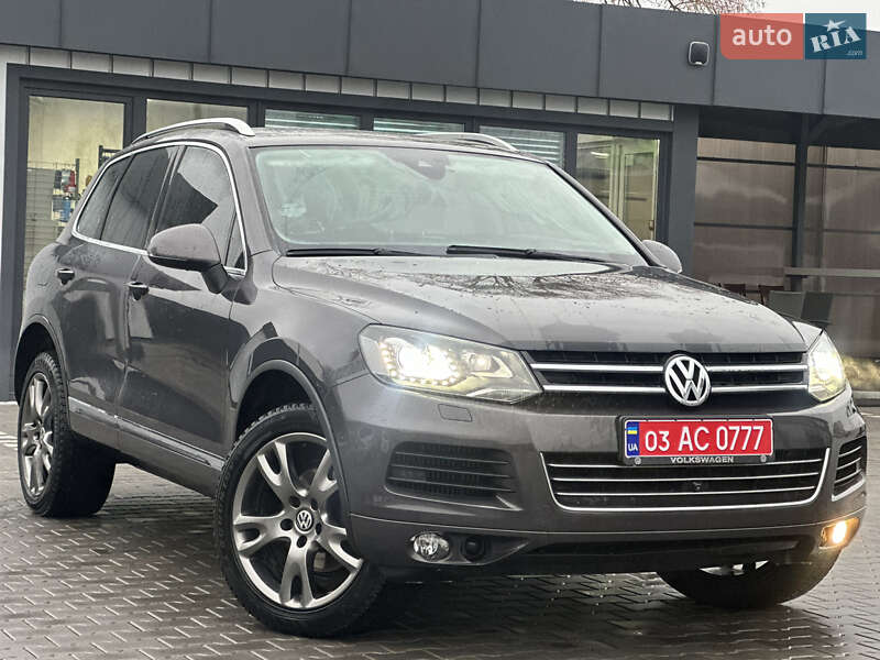 Внедорожник / Кроссовер Volkswagen Touareg 2011 в Владимире