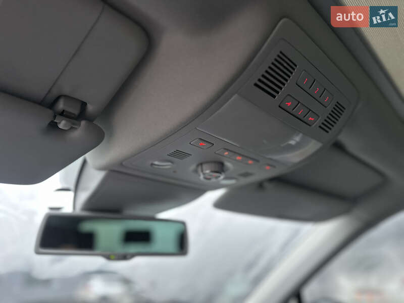 Внедорожник / Кроссовер Volkswagen Touareg 2011 в Владимире