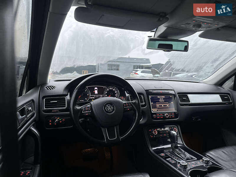 Внедорожник / Кроссовер Volkswagen Touareg 2011 в Владимире