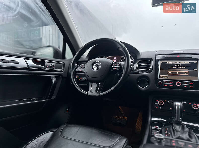 Внедорожник / Кроссовер Volkswagen Touareg 2011 в Владимире