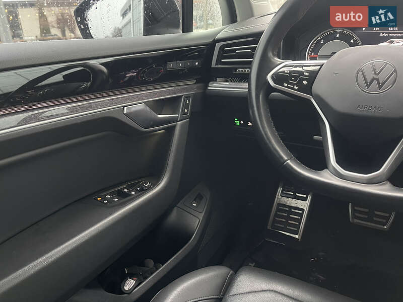 Позашляховик / Кросовер Volkswagen Touareg 2021 в Харкові