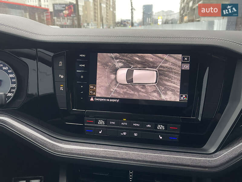 Позашляховик / Кросовер Volkswagen Touareg 2021 в Харкові