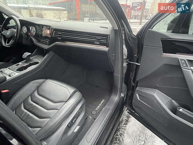 Позашляховик / Кросовер Volkswagen Touareg 2021 в Харкові