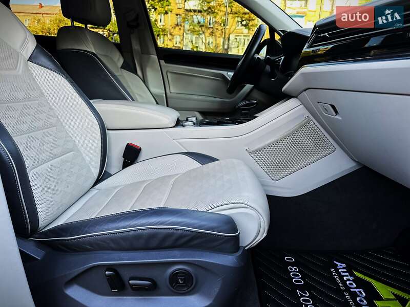 Внедорожник / Кроссовер Volkswagen Touareg 2019 в Киеве фото 27 Внедорожник / Кроссовер Volkswagen Touareg 2019 в Киеве