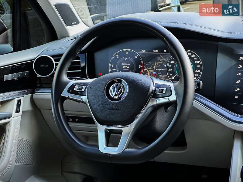 Внедорожник / Кроссовер Volkswagen Touareg 2019 в Киеве фото 30 Внедорожник / Кроссовер Volkswagen Touareg 2019 в Киеве