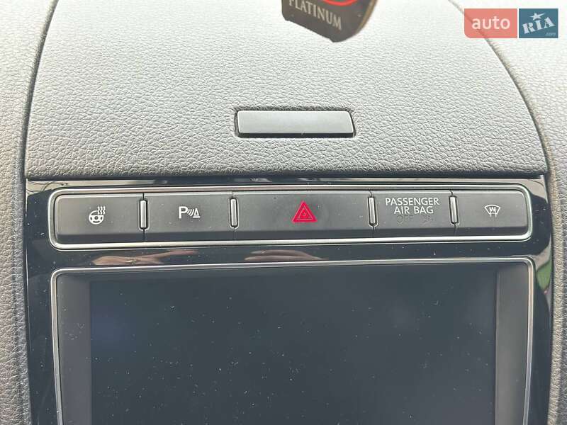 Внедорожник / Кроссовер Volkswagen Touareg 2015 в Первомайске