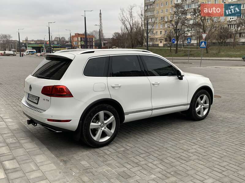 Внедорожник / Кроссовер Volkswagen Touareg 2012 в Днепре