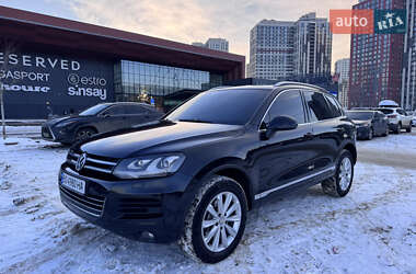 Внедорожник / Кроссовер Volkswagen Touareg 2012 в Киеве