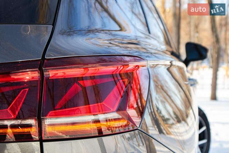 Внедорожник / Кроссовер Volkswagen Touareg 2019 в Киеве