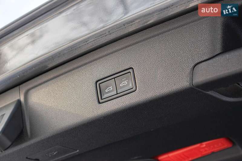 Внедорожник / Кроссовер Volkswagen Touareg 2019 в Киеве