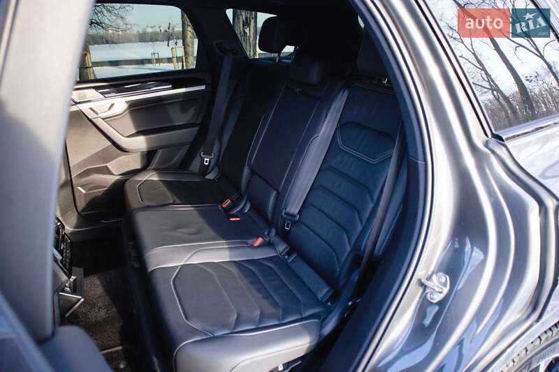 Внедорожник / Кроссовер Volkswagen Touareg 2019 в Киеве