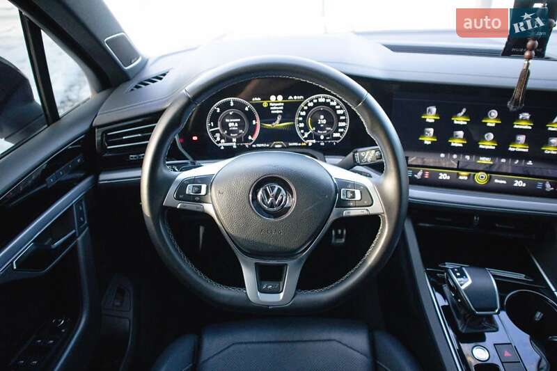 Внедорожник / Кроссовер Volkswagen Touareg 2019 в Киеве