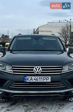 Внедорожник / Кроссовер Volkswagen Touareg 2015 в Киеве