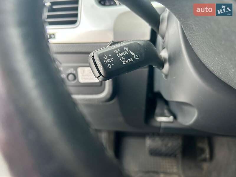 Внедорожник / Кроссовер Volkswagen Touareg 2015 в Киеве фото 13 Внедорожник / Кроссовер Volkswagen Touareg 2015 в Киеве