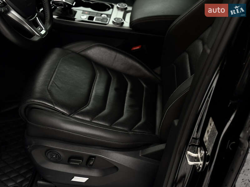 Внедорожник / Кроссовер Volkswagen Touareg 2019 в Киеве