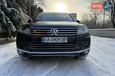 Внедорожник / Кроссовер Volkswagen Touareg 2015 в Киеве