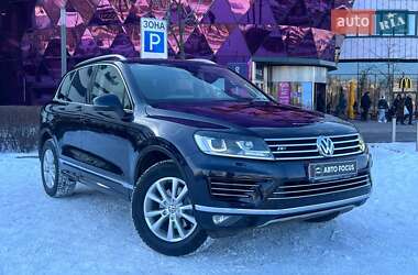 Внедорожник / Кроссовер Volkswagen Touareg 2015 в Киеве