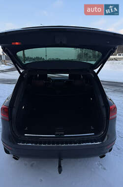 Внедорожник / Кроссовер Volkswagen Touareg 2011 в Киеве