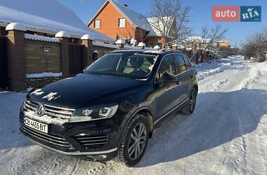 Внедорожник / Кроссовер Volkswagen Touareg 2015 в Чернигове
