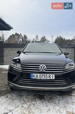 Позашляховик / Кросовер Volkswagen Touareg 2017 в Києві