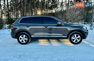 Внедорожник / Кроссовер Volkswagen Touareg 2013 в Киеве