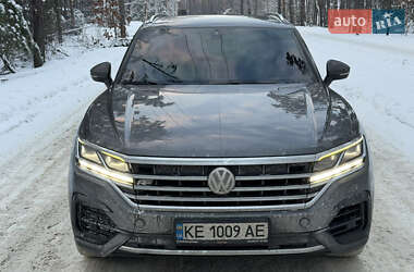Позашляховик / Кросовер Volkswagen Touareg 2018 в Києві