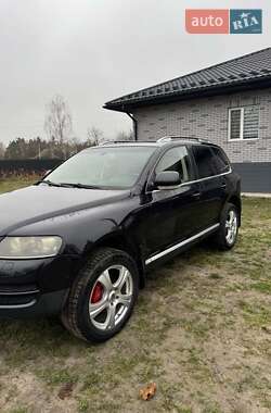 Внедорожник / Кроссовер Volkswagen Touareg 2005 в Сарнах