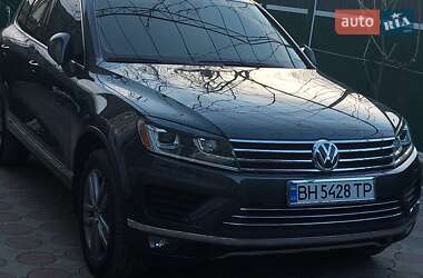 Позашляховик / Кросовер Volkswagen Touareg 2015 в Рені