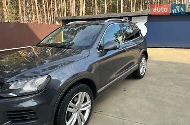 Внедорожник / Кроссовер Volkswagen Touareg 2013 в Киеве