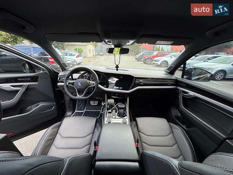 Внедорожник / Кроссовер Volkswagen Touareg 2023 в Киеве