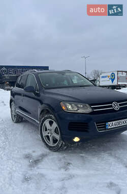 Внедорожник / Кроссовер Volkswagen Touareg 2014 в Киеве