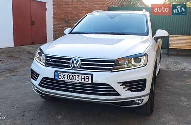 Внедорожник / Кроссовер Volkswagen Touareg 2015 в Хмельницком