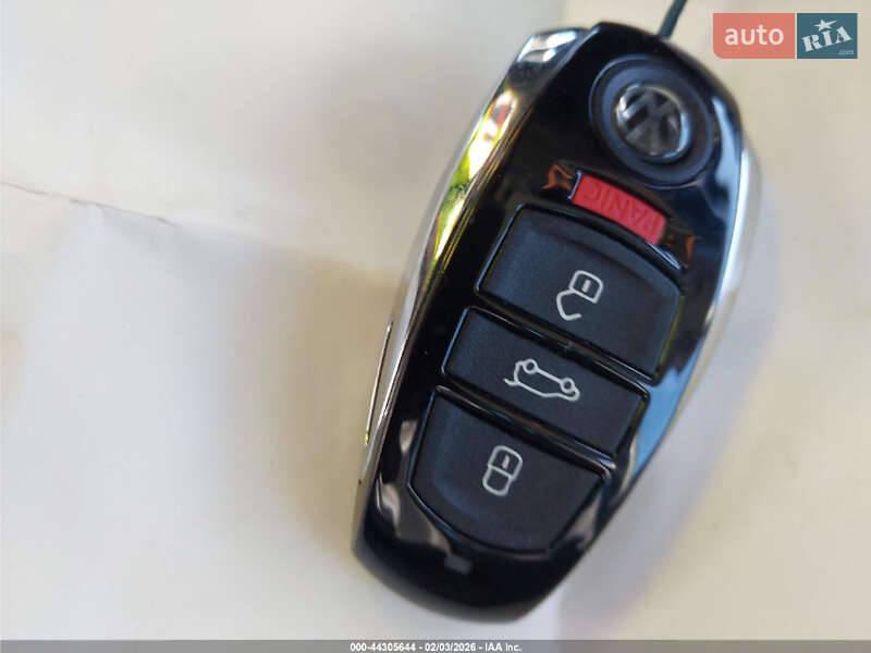 Внедорожник / Кроссовер Volkswagen Touareg 2014 в Ровно