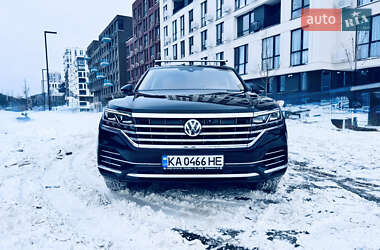 Позашляховик / Кросовер Volkswagen Touareg 2018 в Києві