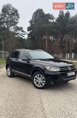 Внедорожник / Кроссовер Volkswagen Touareg 2014 в Вараше