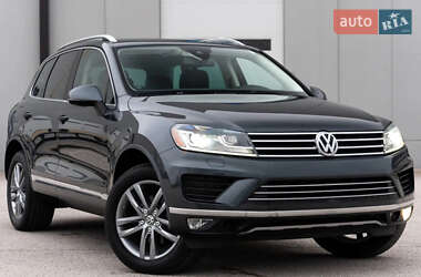 Внедорожник / Кроссовер Volkswagen Touareg 2015 в Киеве