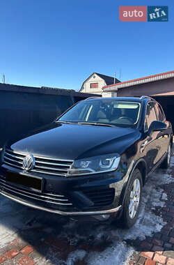 Внедорожник / Кроссовер Volkswagen Touareg 2015 в Киеве