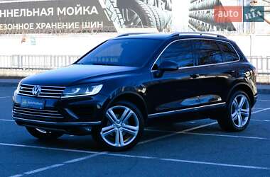 Позашляховик / Кросовер Volkswagen Touareg 2015 в Києві