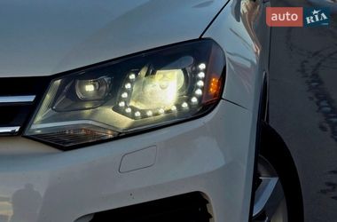 Внедорожник / Кроссовер Volkswagen Touareg 2014 в Киеве